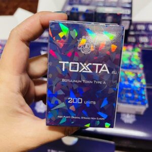 Với công thức đặc biệt chứa 3 chất chống oxy hóa, 8 A. amino và 2 khoáng chất, Toxta giúp xóa nếp nhăn động và ngăn ngừa nếp nhăn tĩnh, đặc biệt ở vùng trên gương mặt.