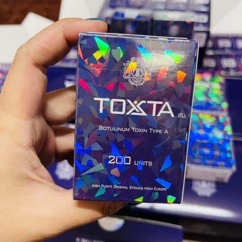 Với công thức đặc biệt chứa 3 chất chống oxy hóa, 8 A. amino và 2 khoáng chất, Toxta giúp xóa nếp nhăn động và ngăn ngừa nếp nhăn tĩnh, đặc biệt ở vùng trên gương mặt.